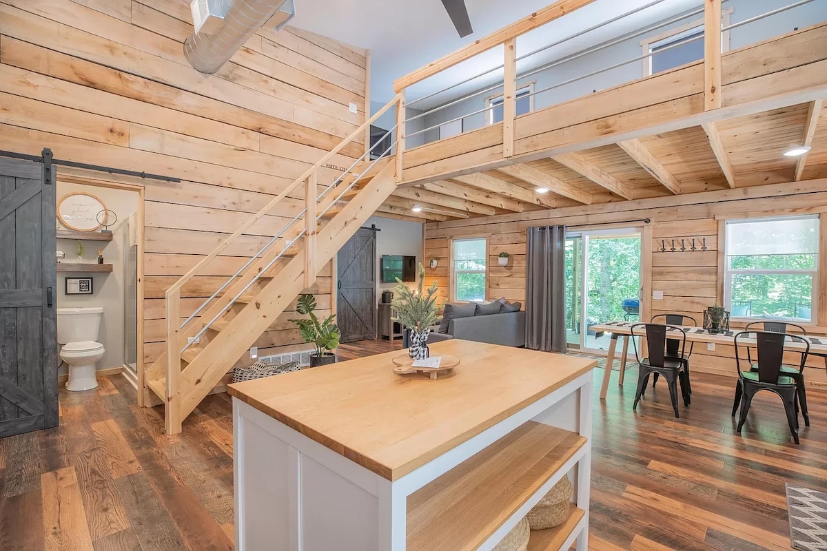 Nature's Nest - Woodsy Retreat w/ Renovated Deck