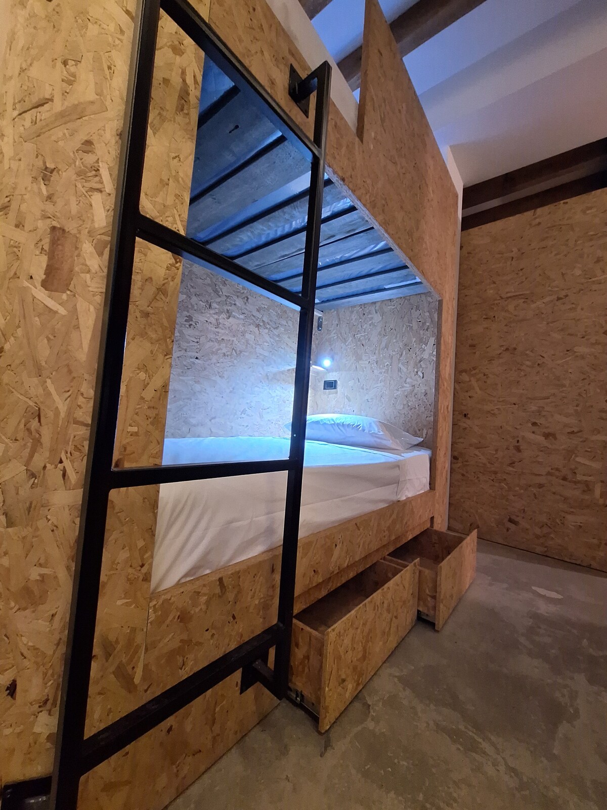 Cómoda Cama en Dormitorio Mixto