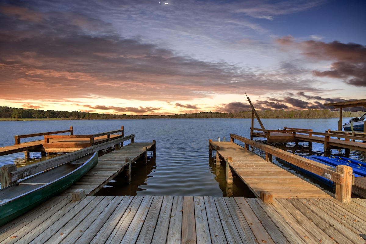 Lakefront Adventure @ Villa Rosa