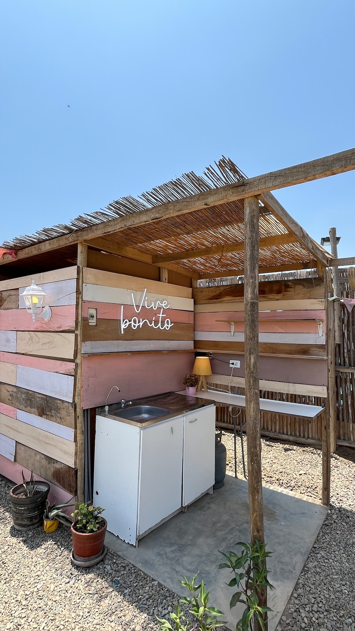 Colorido y acogedor glamping en Asia - Madrigal