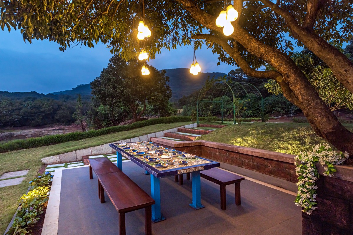 4BR villa with Al-fresco dining & Garden tea party