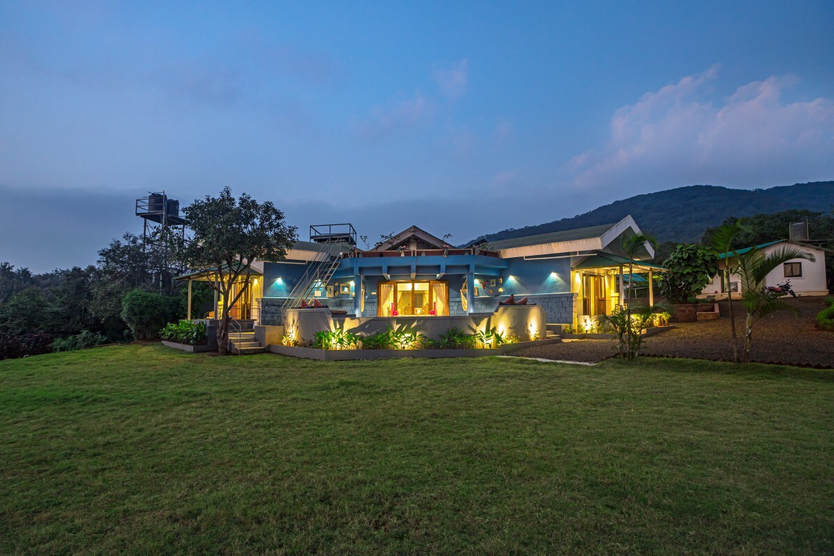 4BR villa with Al-fresco dining & Garden tea party