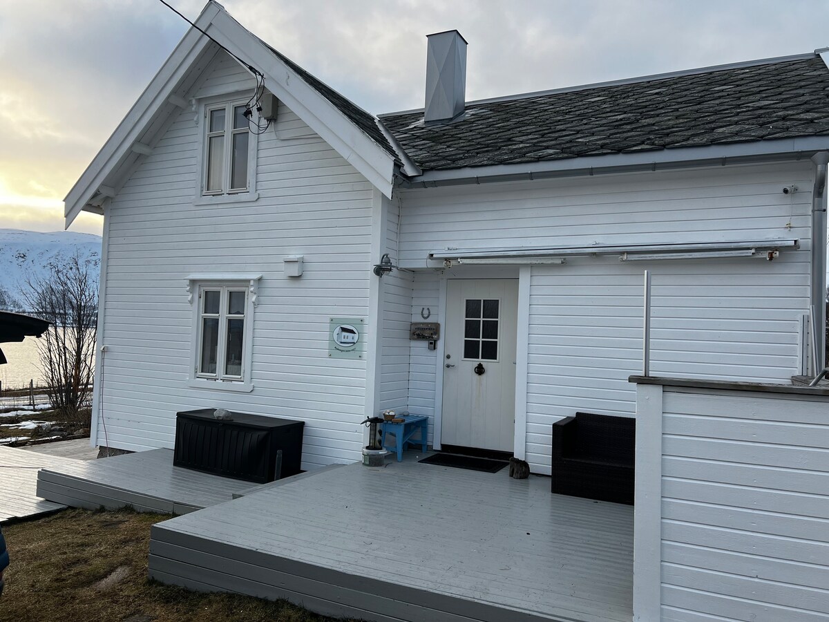Sjarmerende hytte på Karlsøya