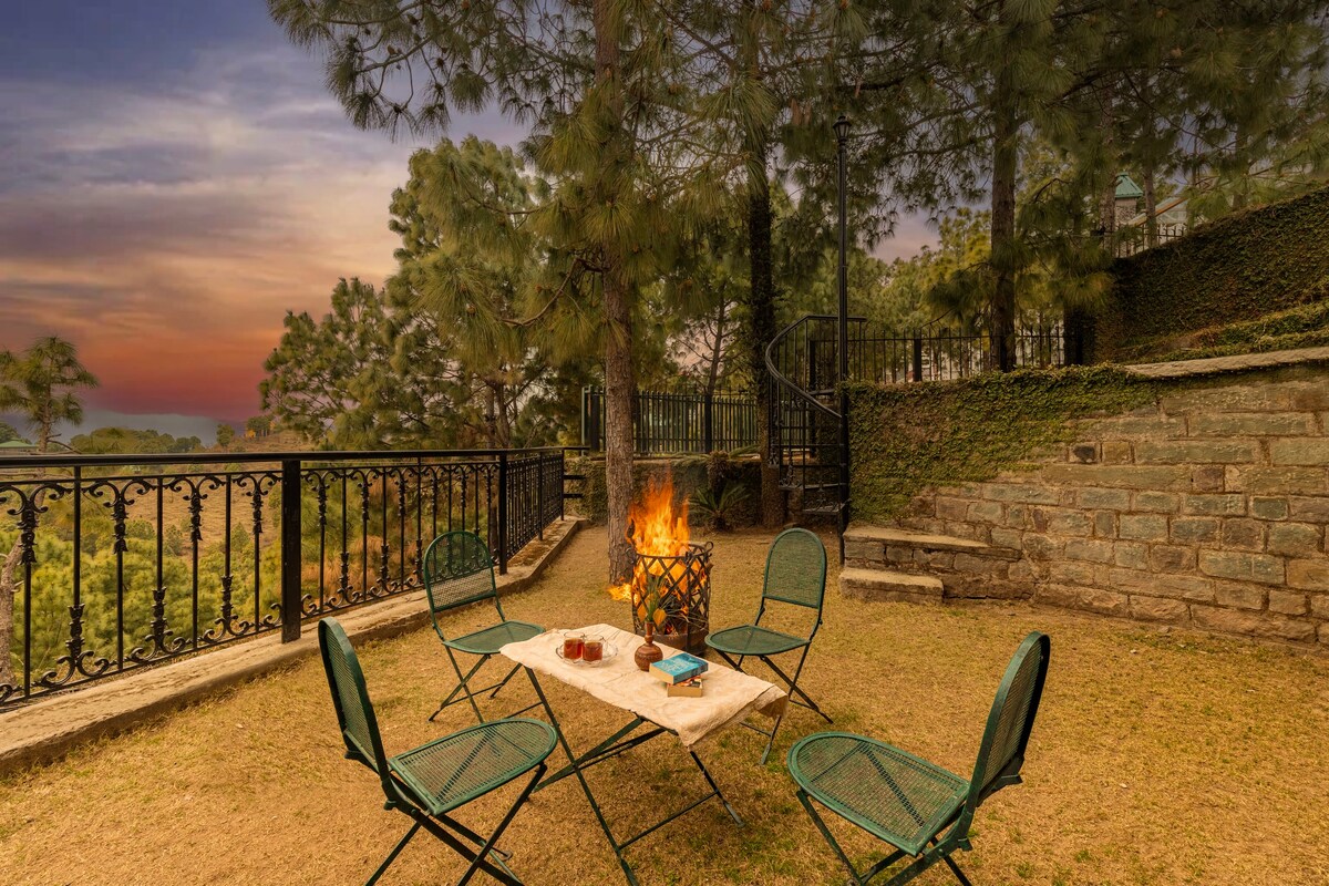 PERCH 1 BHK Villa w/ Library & Hill View,Kasauli