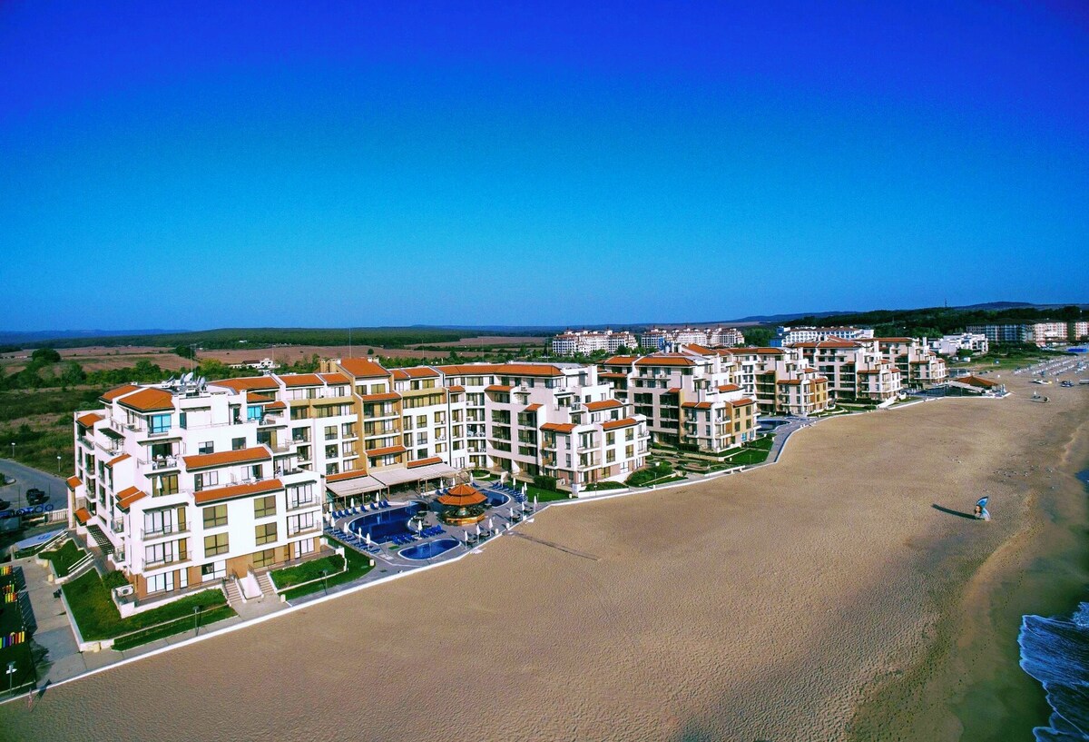 First Line Obzor Beach Apartment