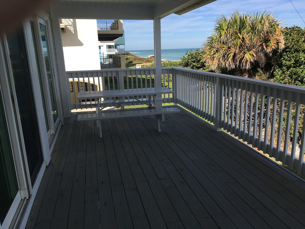 Pelican Perch - Oceanfront gem