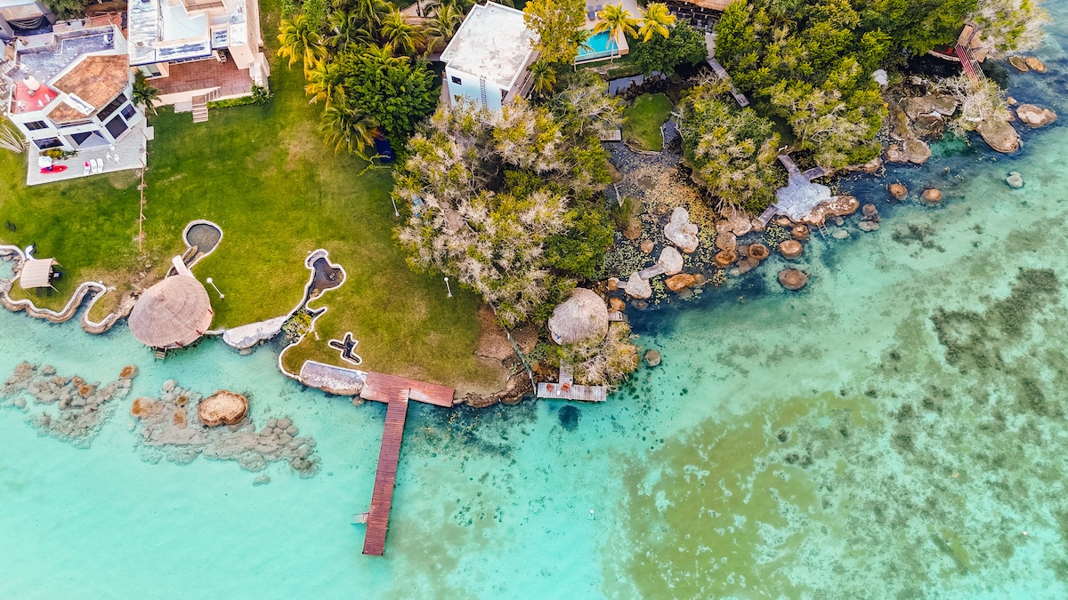 Deluxe Twin at Azulea Hotel in front of the lagoon