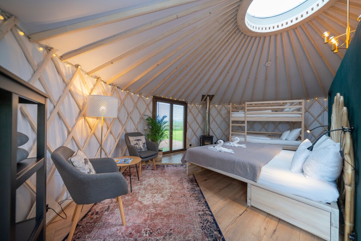 Izera Glamping - Luxury Yurts & Spa (green yurt)