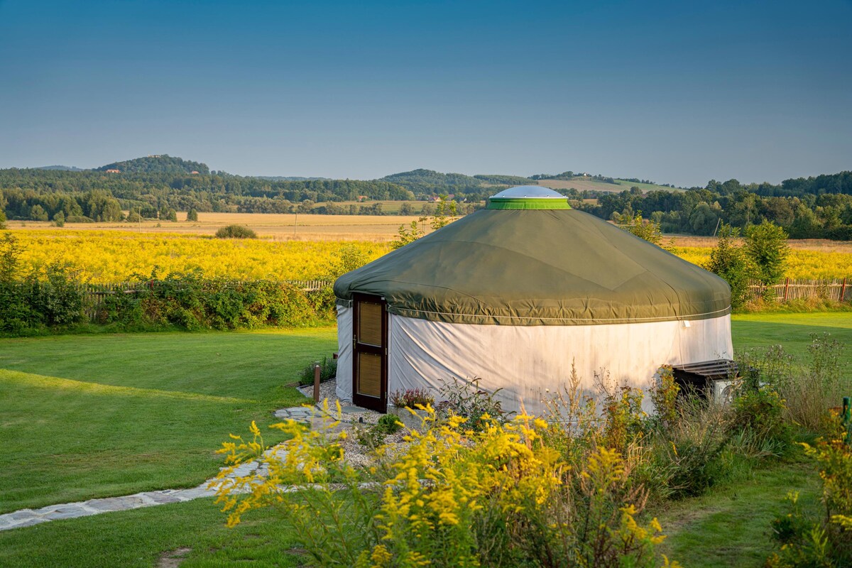 Izera Glamping - Luxury Yurts & Spa (green yurt)