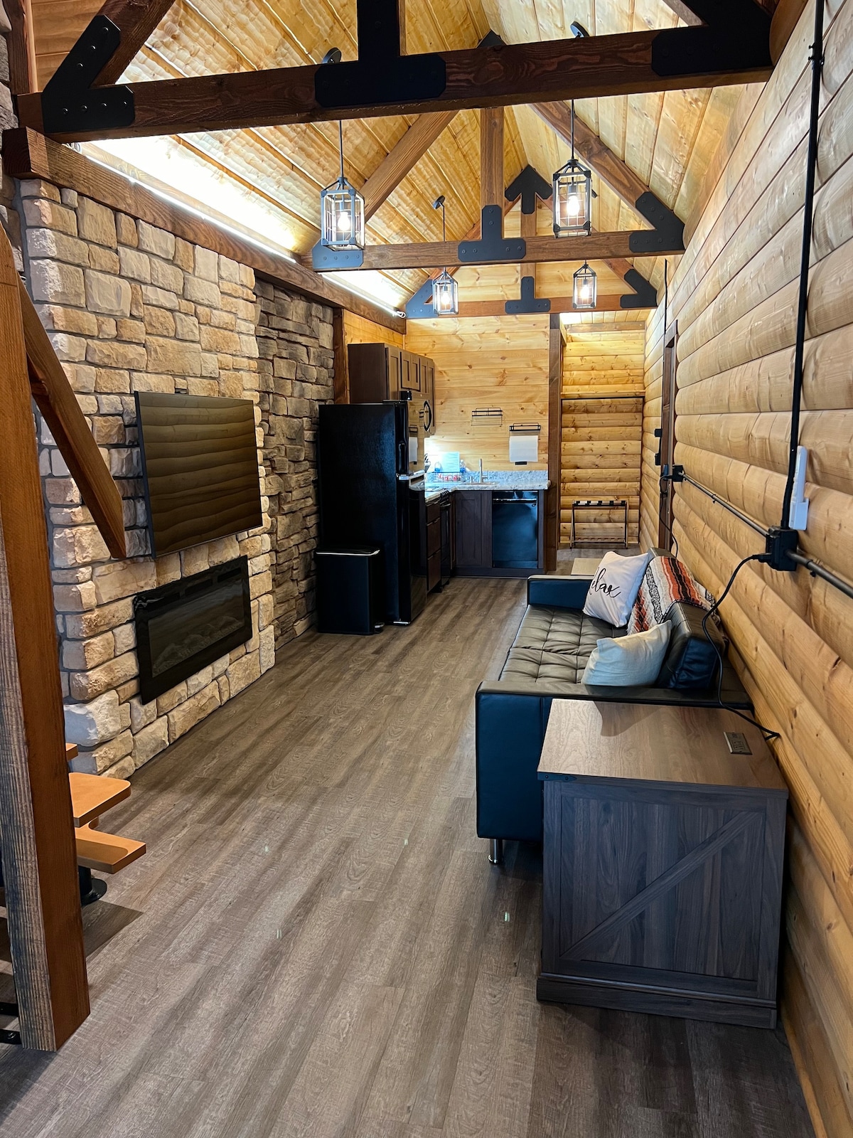 Cabin suite with kitchen!