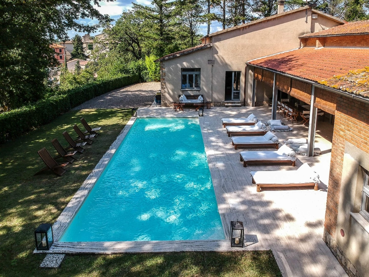 Spacieuse villa avec piscine