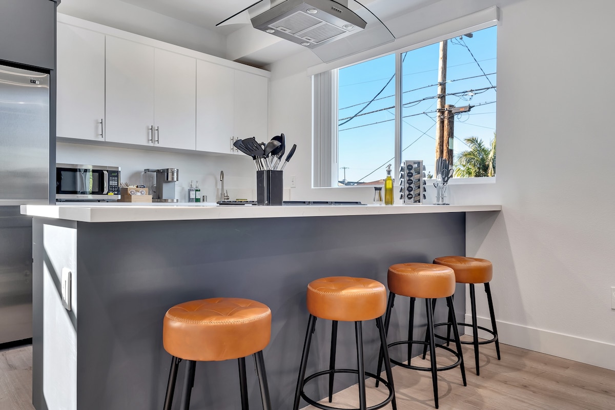 Spacious Townhouse Near DTLA, USC, Crypto Arena