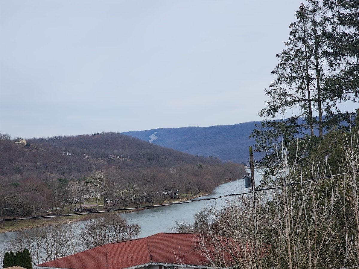 walk to LHU
30 Mile to PSU
Overlooking Susquehanna