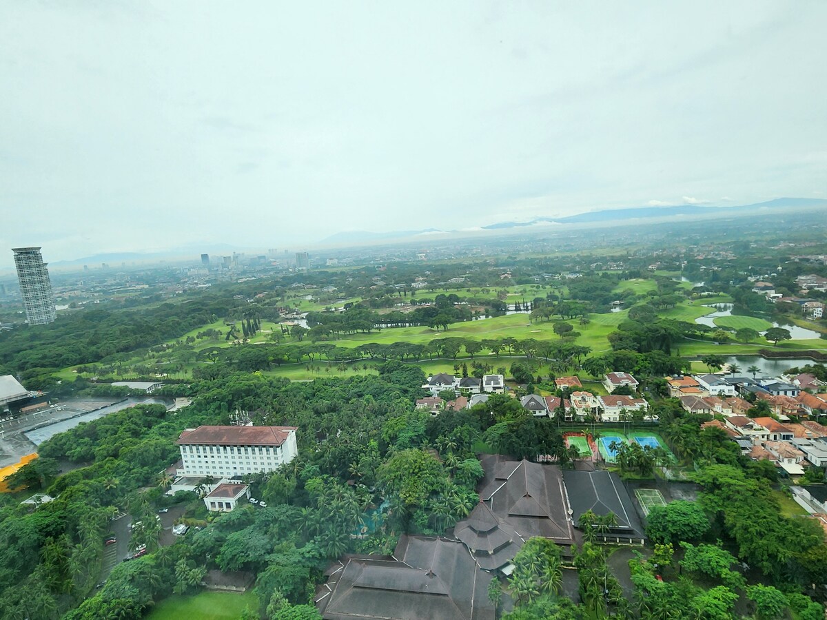 Hillcrest Apt with Golf View