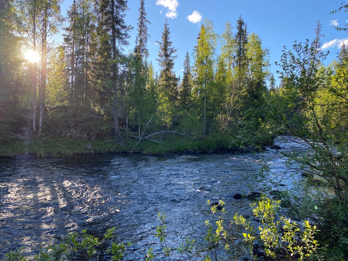 Lapland cottage by the river