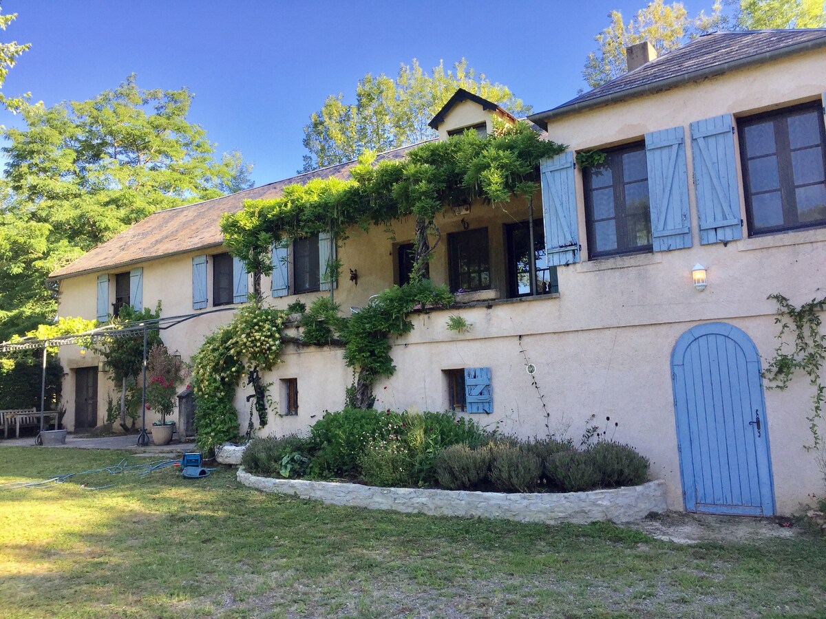 Familiehuis (max. 8) aan mooi meer in de Morvan