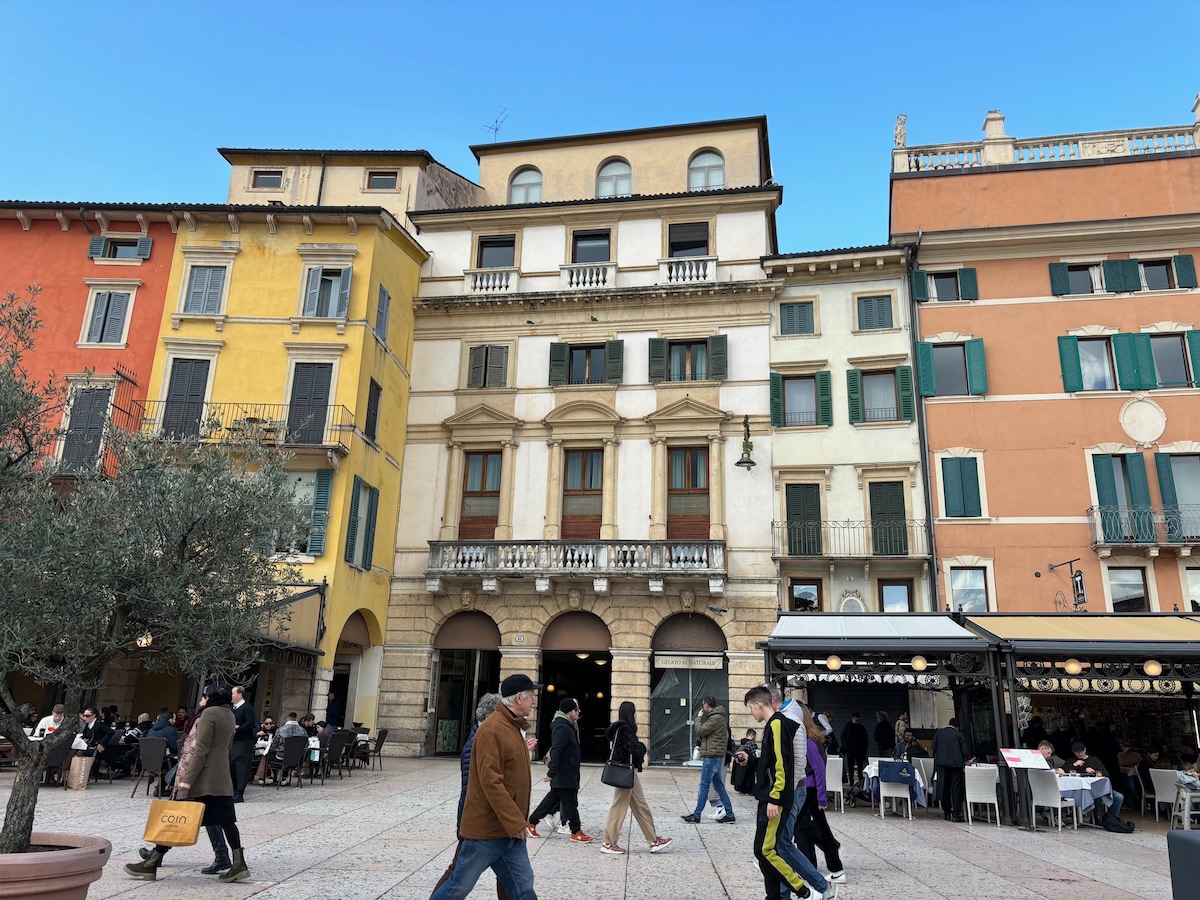 Piazza Brà靠近竞技场的精英竞技场