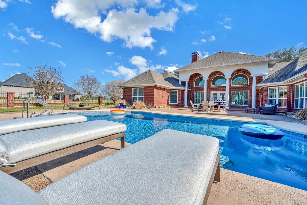 Luxury Home with Pool 10 mins to Downtown