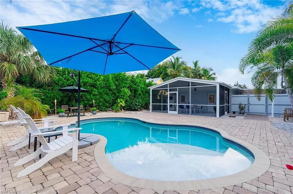 Perfect 2 Bedroom House w/ Pool!