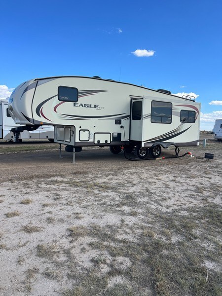 5th Wheel with large living