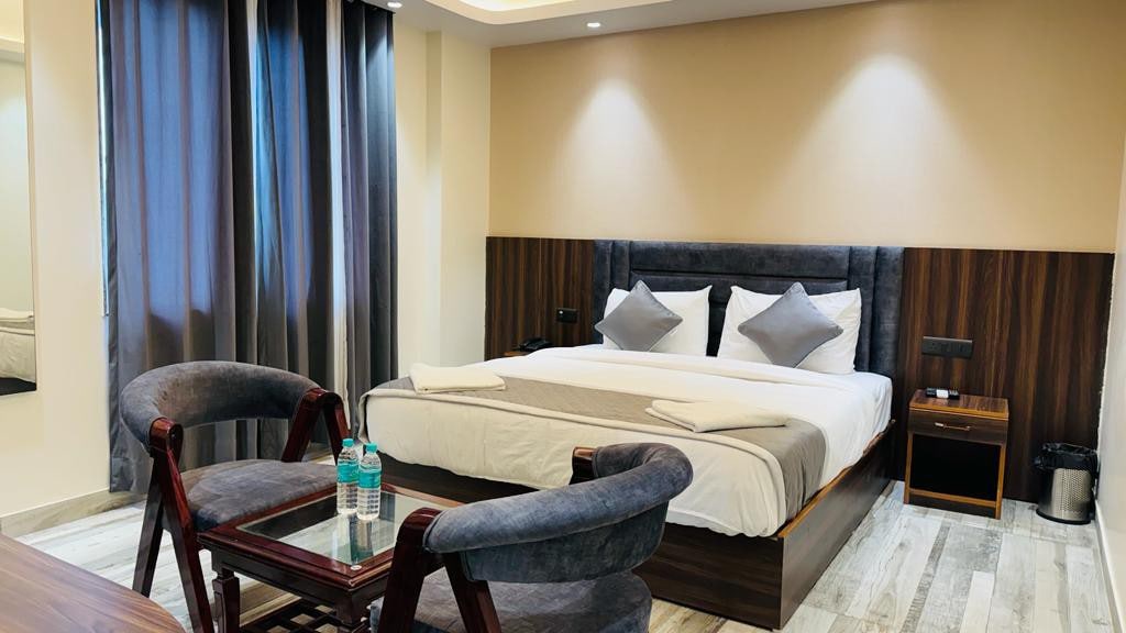 Spacious & Comfortable Room In Greater Noida