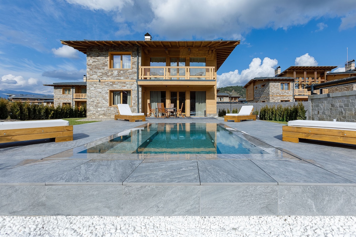 Luxury Villa with outdoor thermal pool