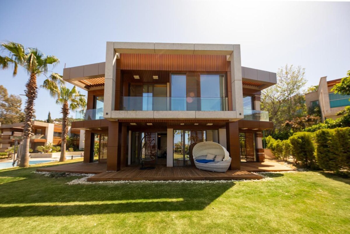 Denize Sıfır,  Müstakil Villa