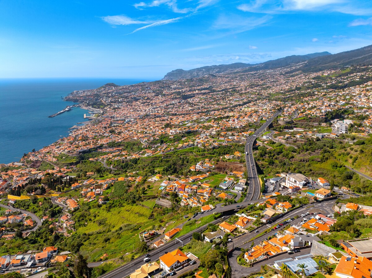 Luxmad - Funchal Bay