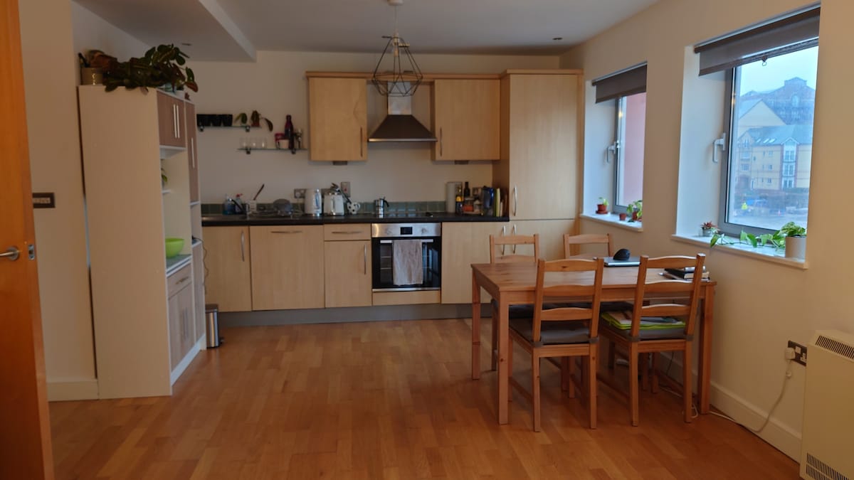 Two bed flat in Redcliffe
