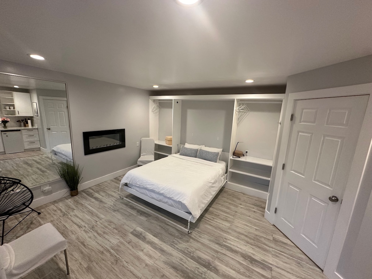 Guest suite in Oakland with Private Entry