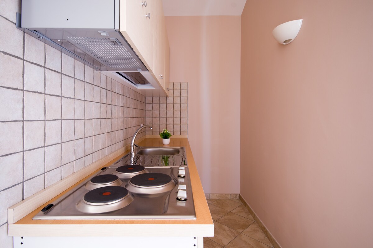 Spaziosa camera con cucina aperta vicino a Tropea