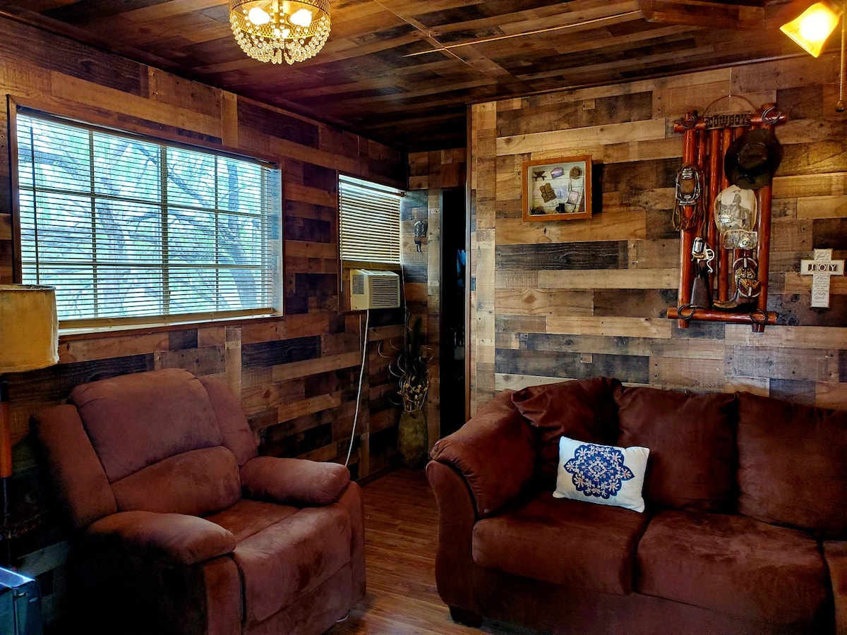 Cozy Ranch Cabin