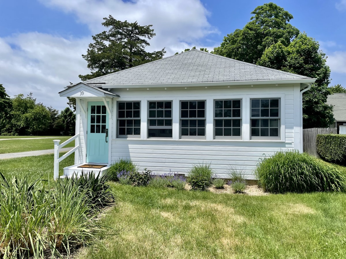 New Jamesport Beach Cottage & Barn