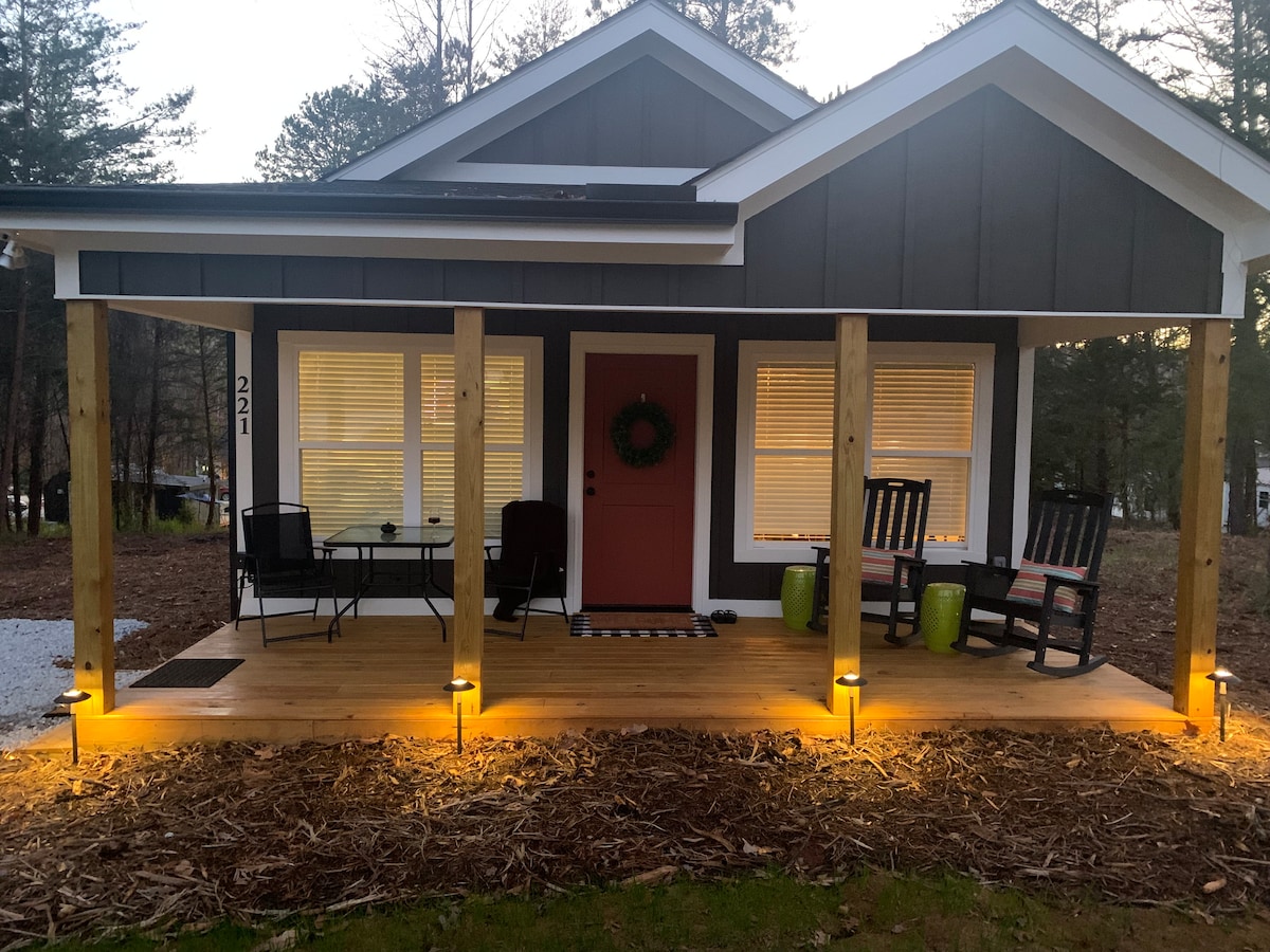 Tiny House near Lake Keowee and Clemson University