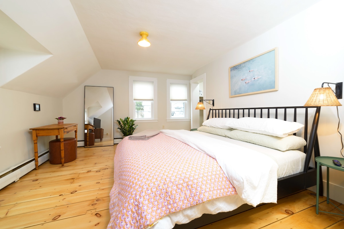 West-End Gem 2BR | Live like a Local in Portsmouth