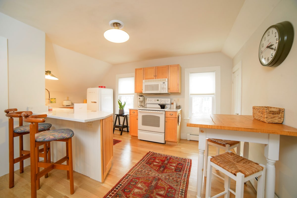 West-End Gem 2BR | Live like a Local in Portsmouth