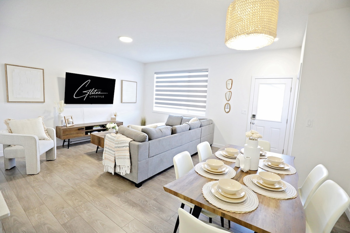 Family Retreat: 4 King/3 Queen|Sleeps 14|Near WEM