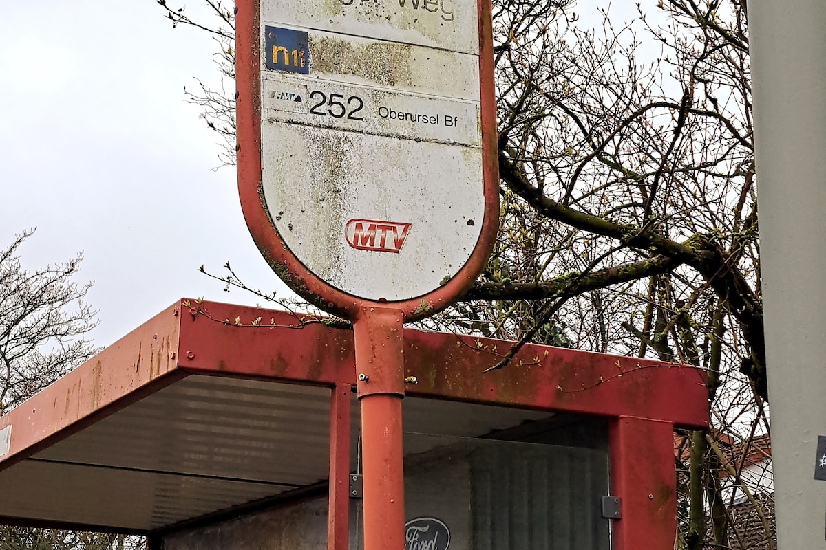 豪华应用， 3路窗户巴士前往Eschborn Süd ， S-Bahn