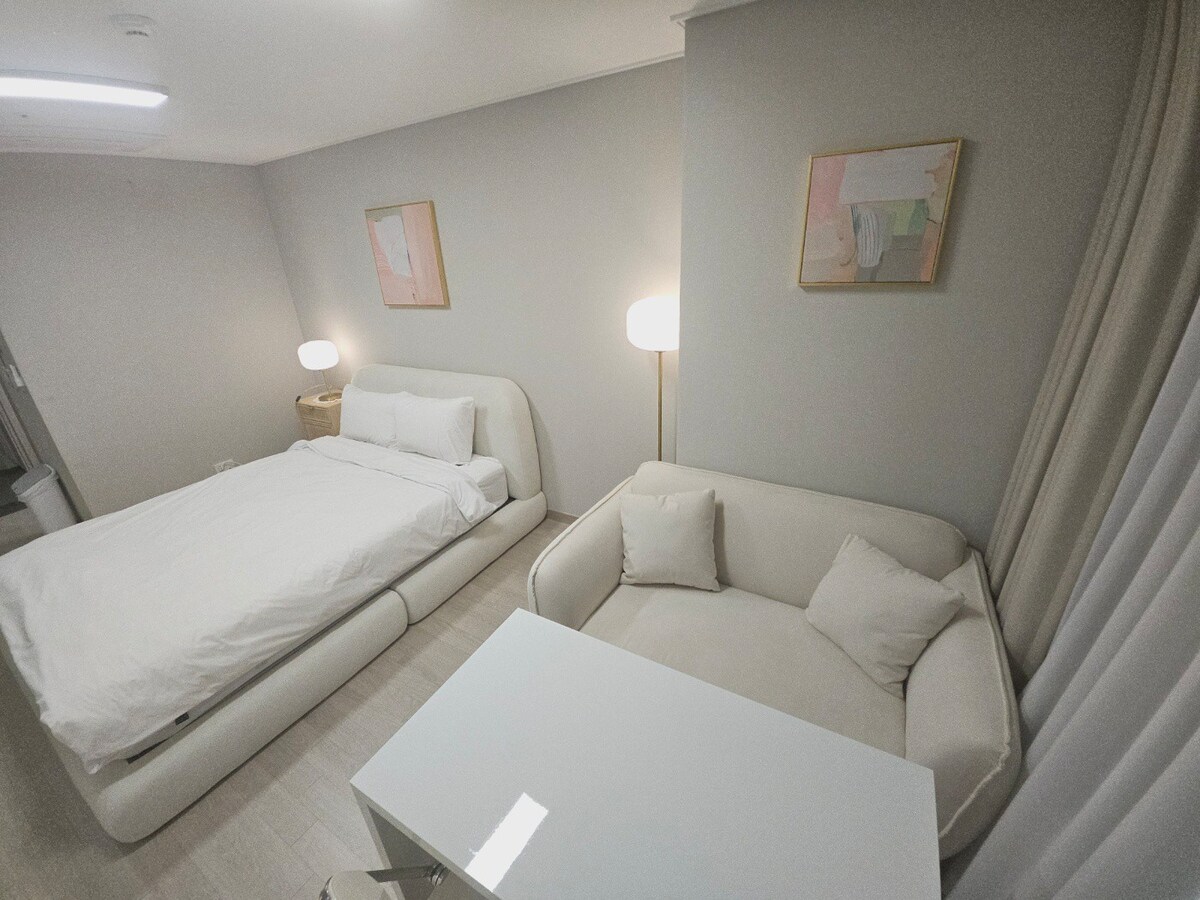 仁川松岛/漂亮的夜景，免费无线网络/健身房，酒店床上用品，舒适的沙发