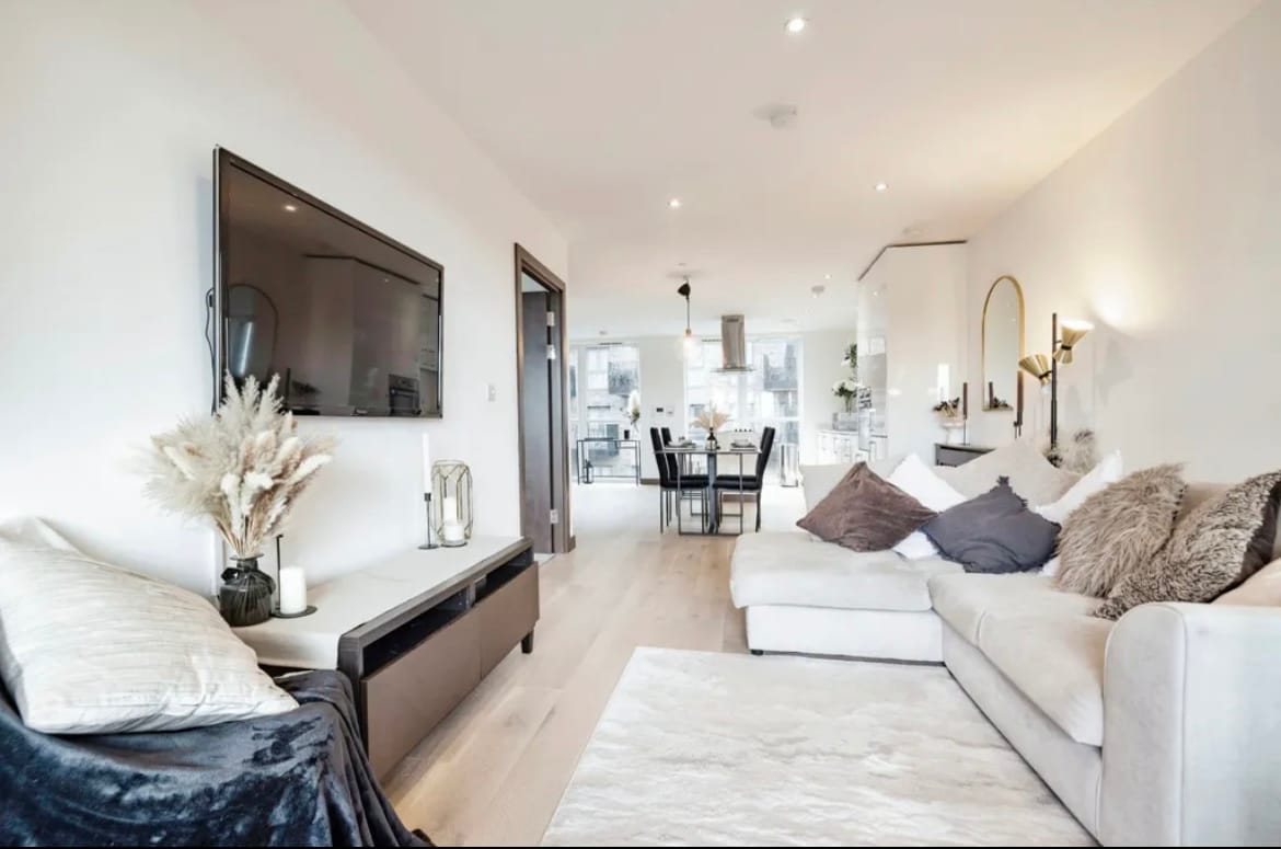 New, luxury Watford flat next to Harry Potter Tour