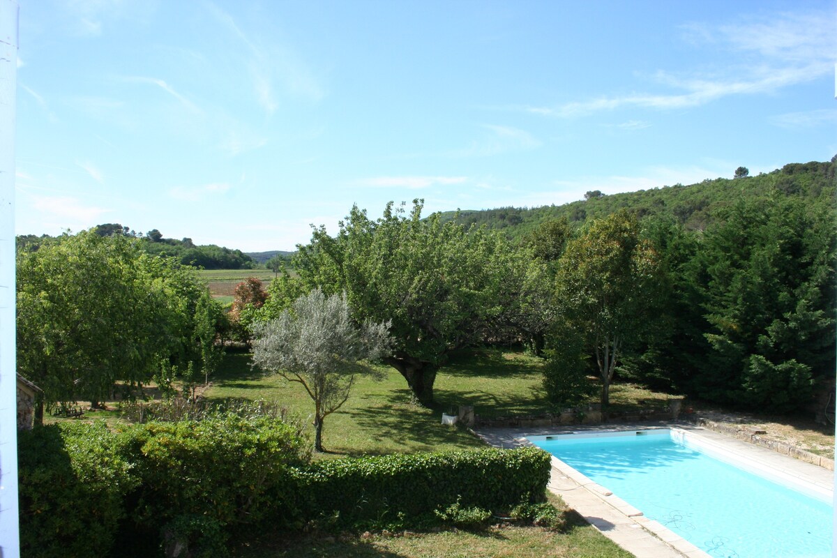 Beau mas 12 personnes avec piscine et wifi