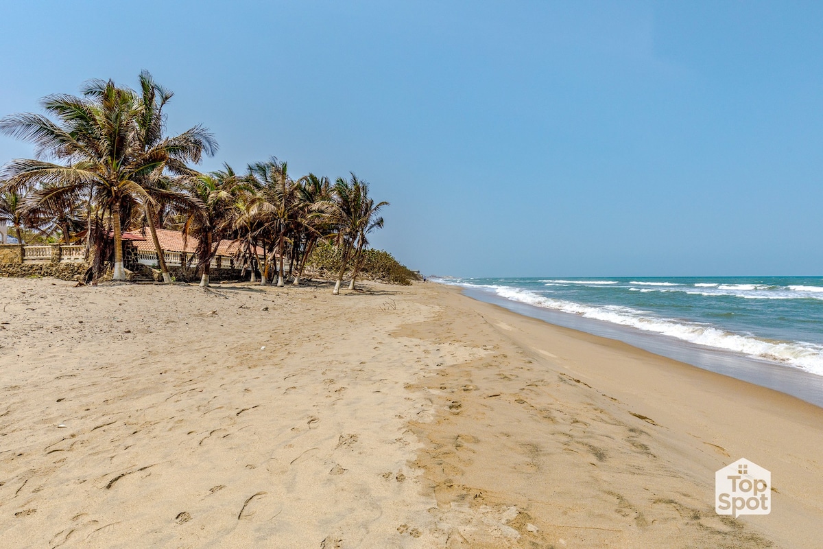 Seafront TopSpot: Las Dunas Beach House!