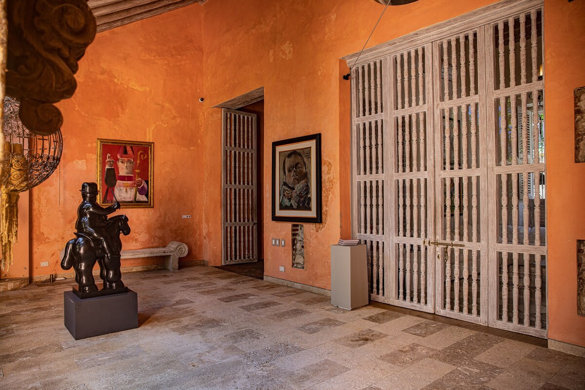 Luxury 12 Guest Botero Museum Villa in Walled City
