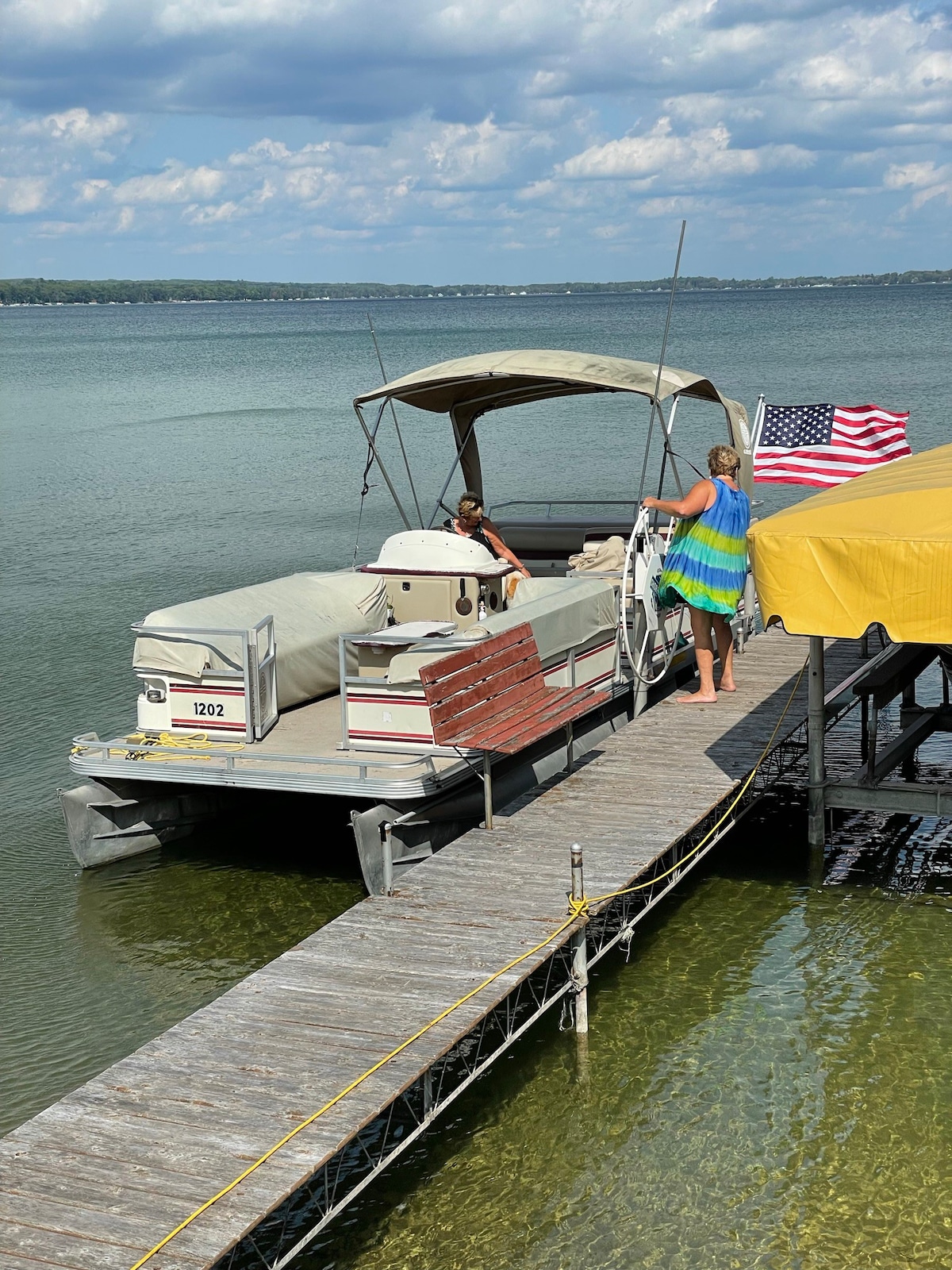 Air-Conditioned Lakeside Retreat