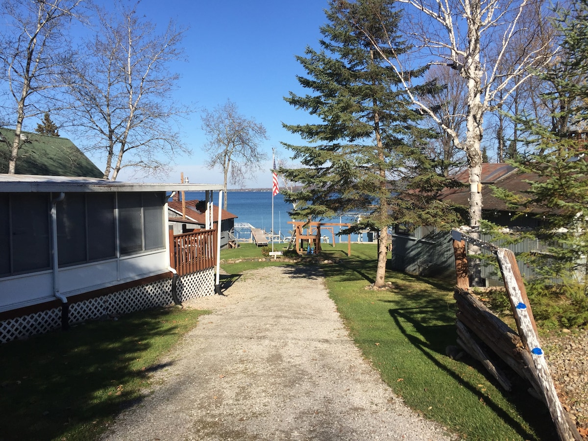 Air-Conditioned Lakeside Retreat