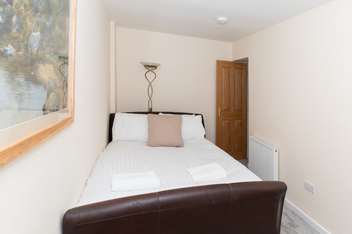 Brilliantly Located 2BD Flat — Heart of Edinburgh!