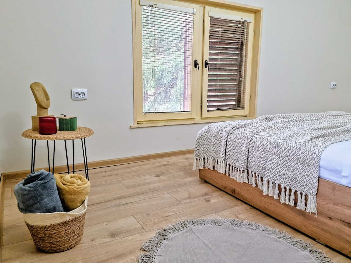 Comfy room in a quiet villa