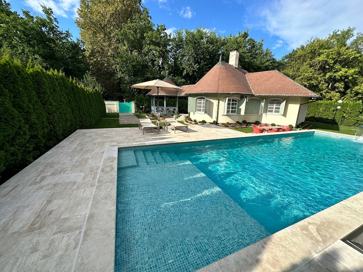 Elite House - luxury pool villa
