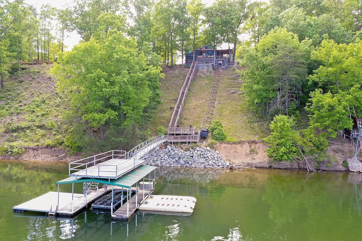 ꨄ︎ The Highland on Smith | Lakefront Family Cabin