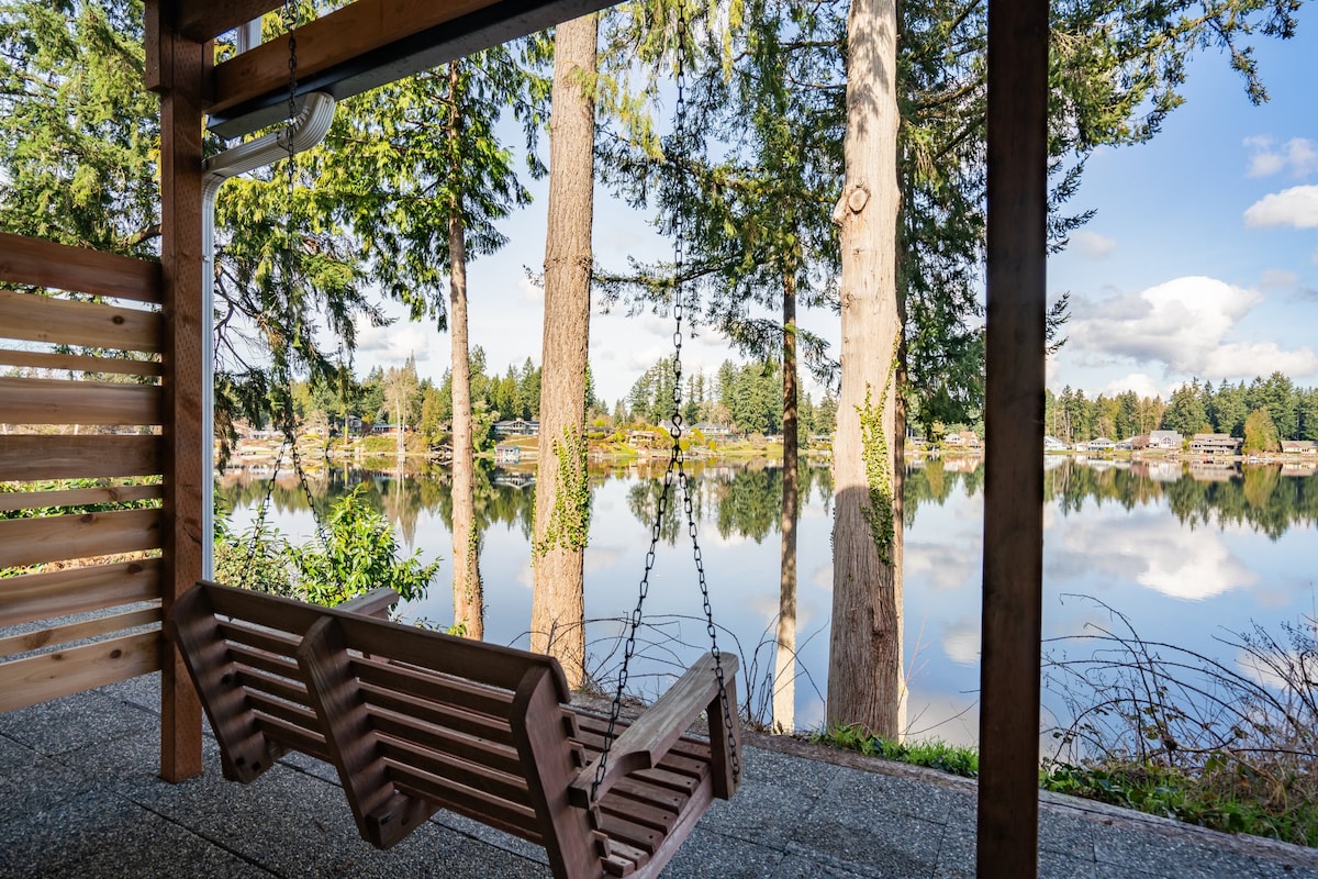 Lakefront home+dock access+patio